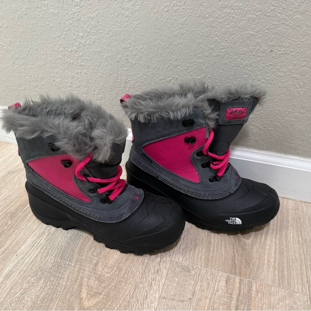 The North Face Kids Snow Boots Gray Pink Faux Fur Size 6